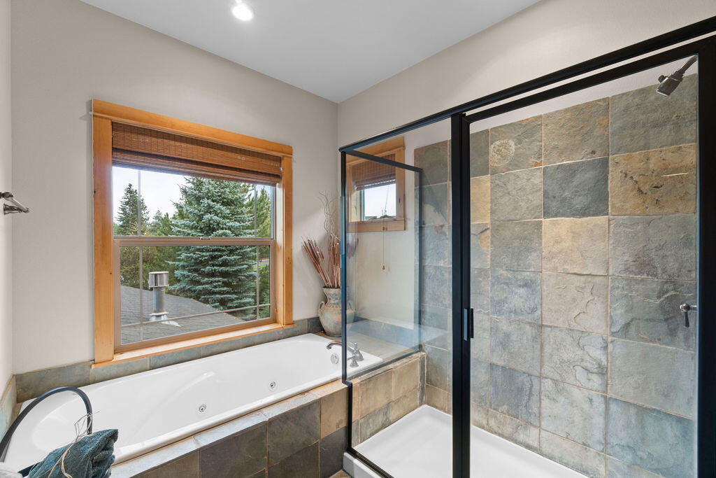 913 SW Vantage Point Way