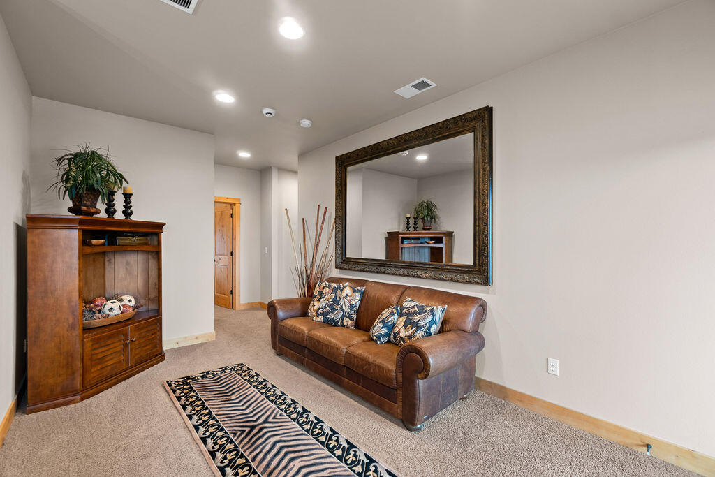 913 SW Vantage Point Way