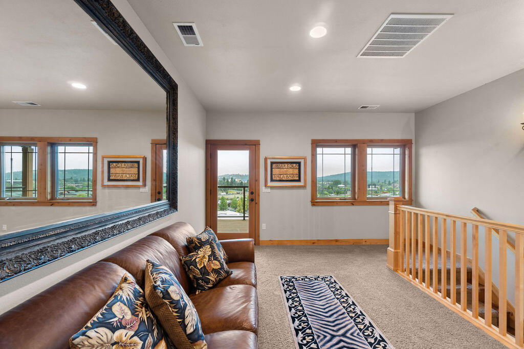 913 SW Vantage Point Way