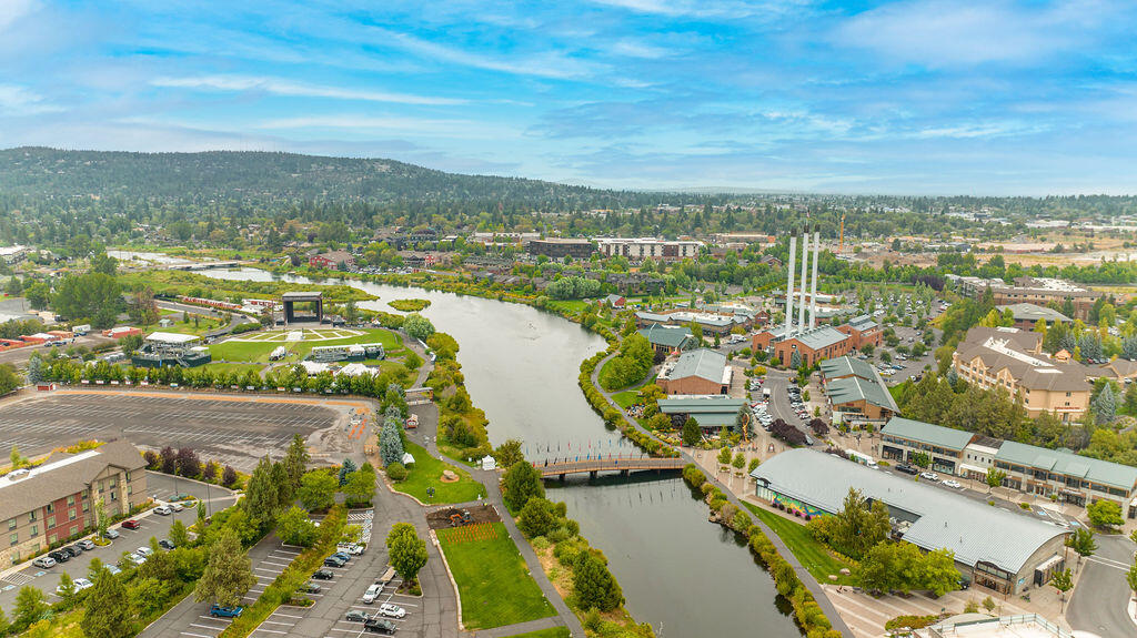 913 SW Vantage Point Way