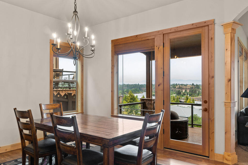 913 SW Vantage Point Way