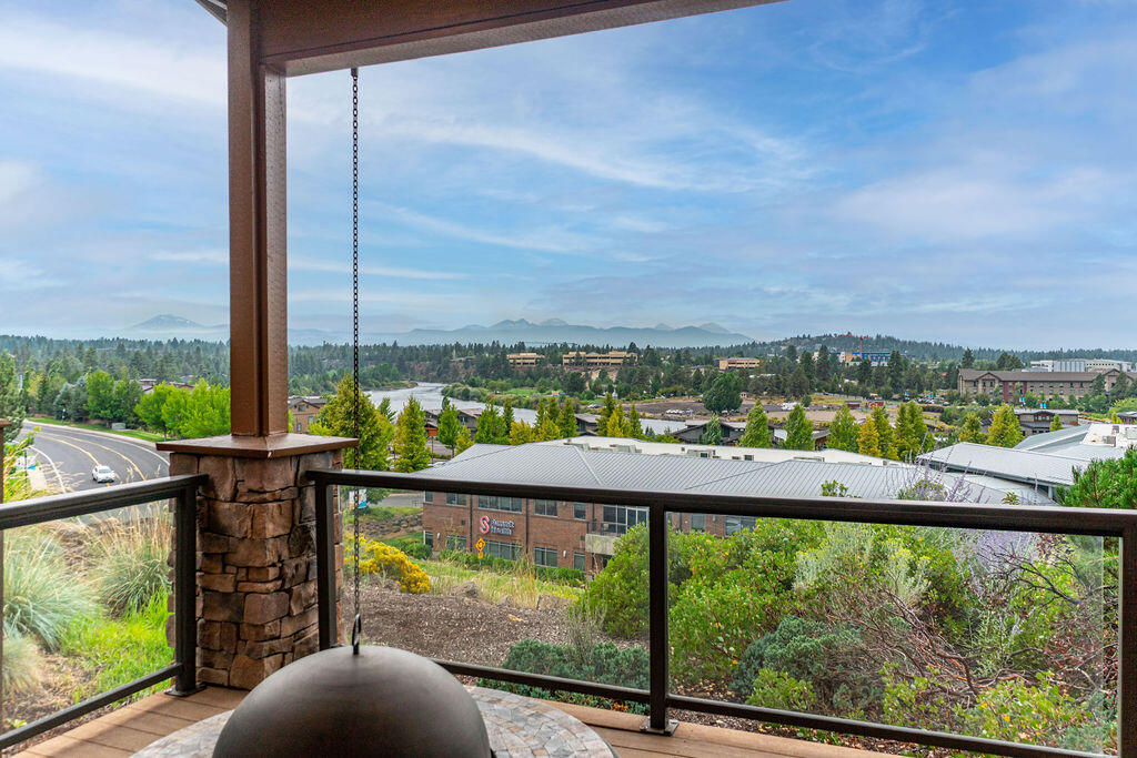 913 SW Vantage Point Way