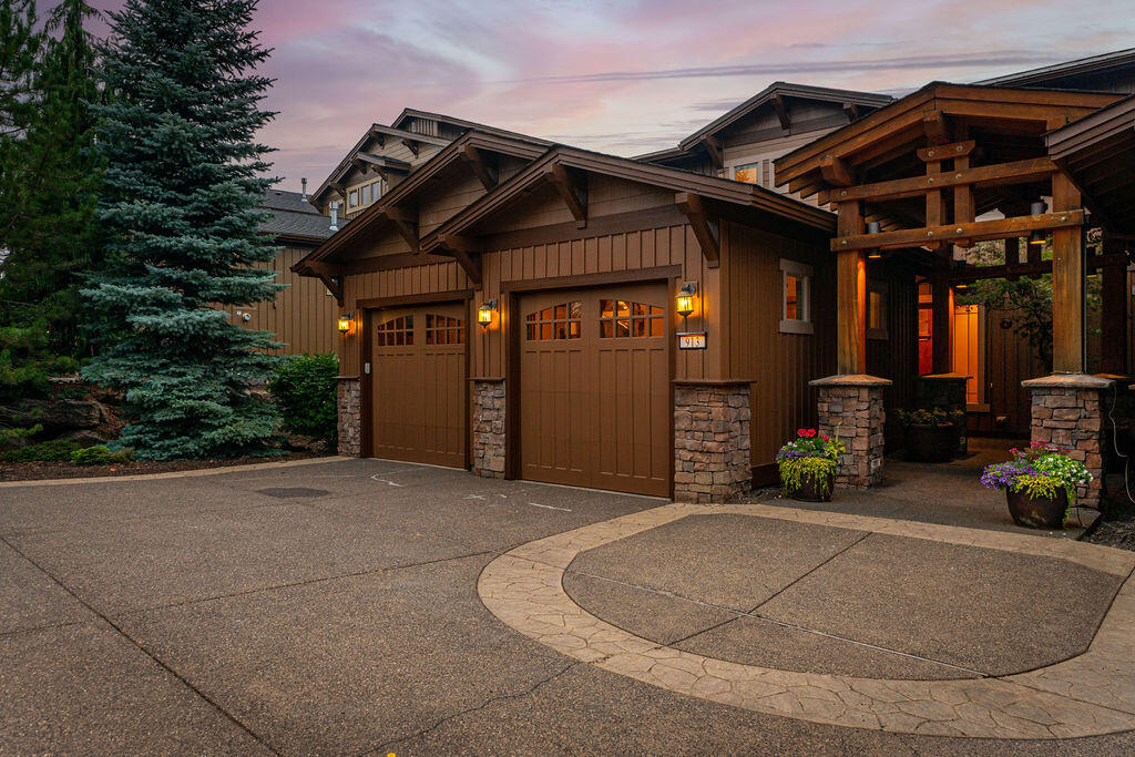 913 SW Vantage Point Way