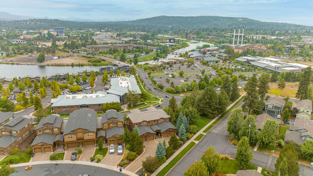 913 SW Vantage Point Way