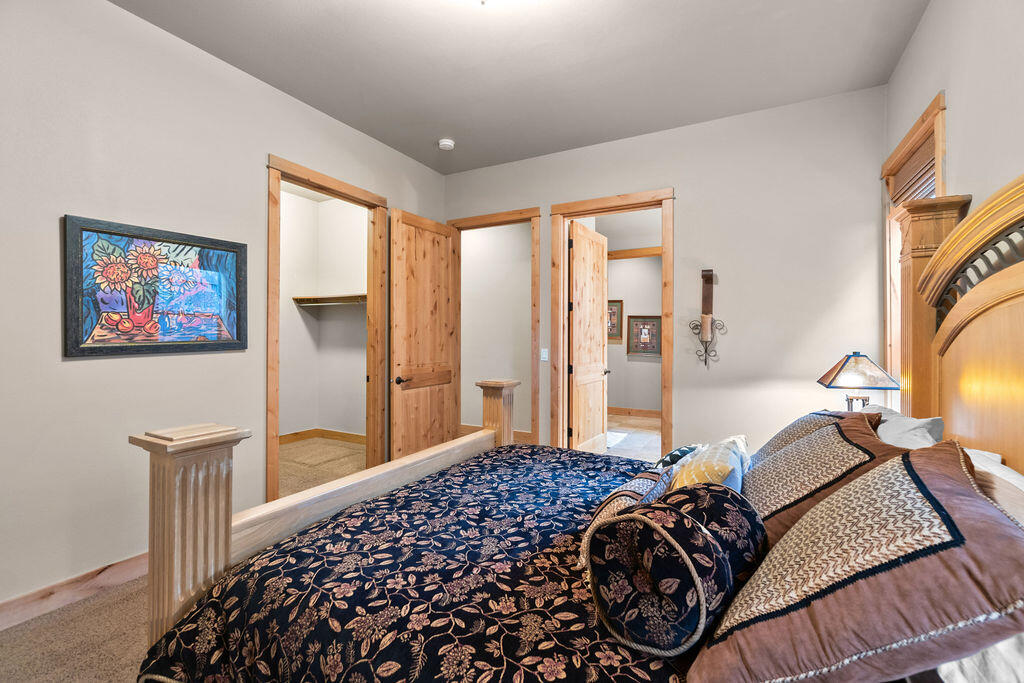 913 SW Vantage Point Way