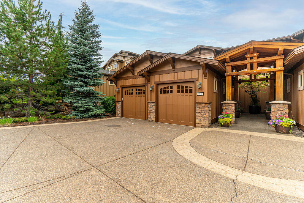 913 SW Vantage Point Way