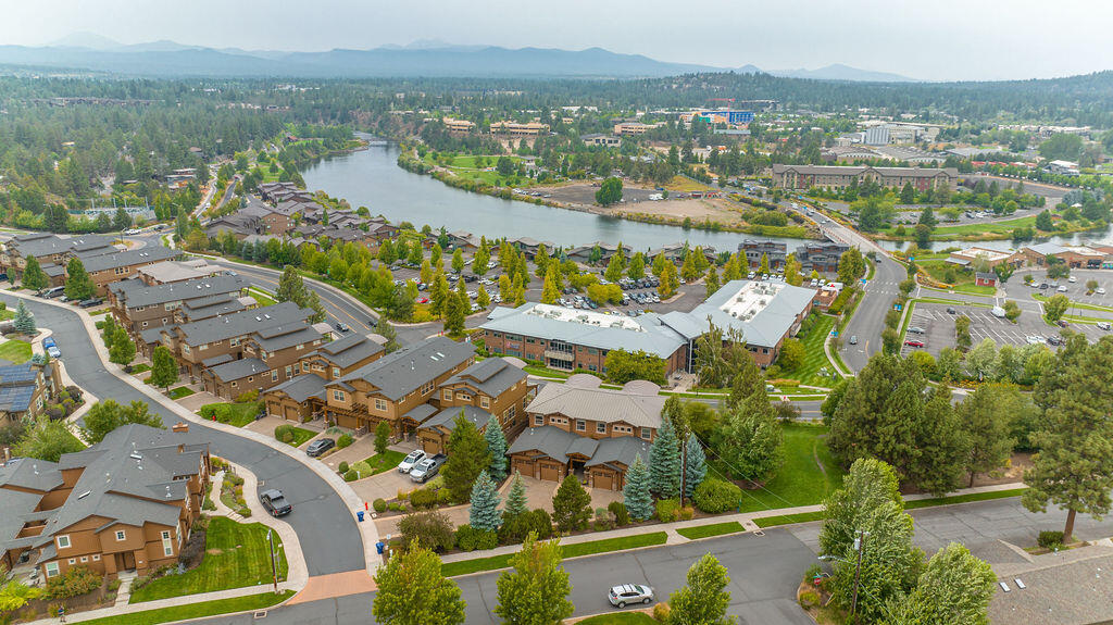 913 SW Vantage Point Way