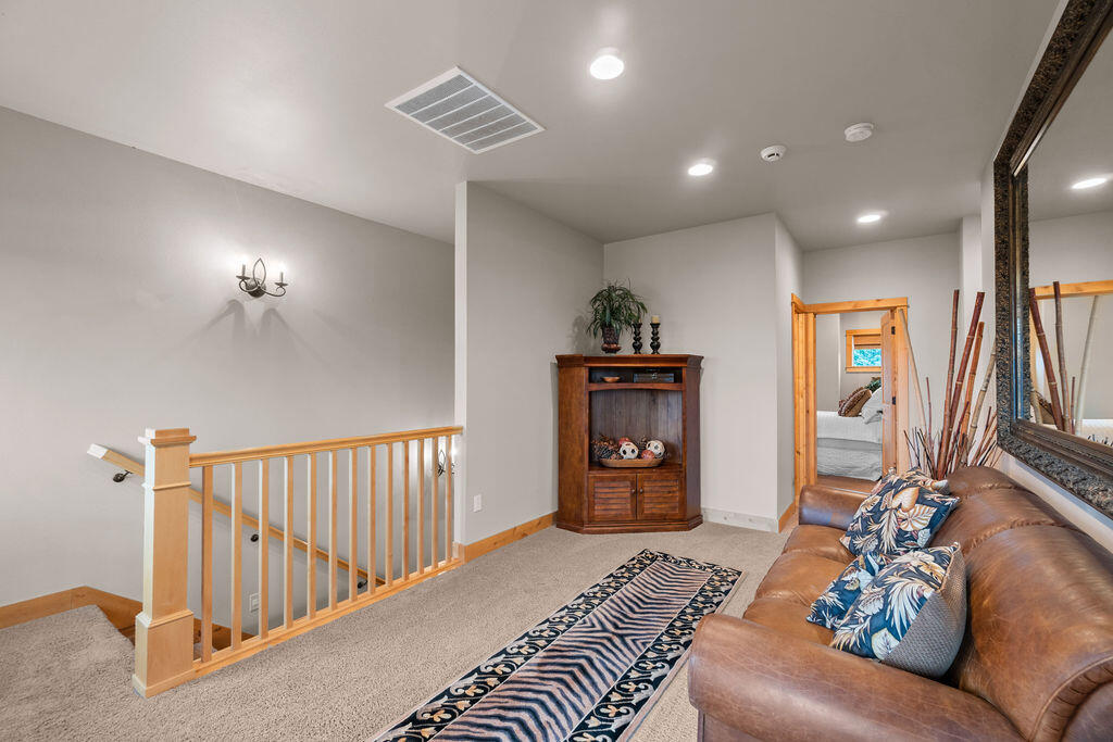 913 SW Vantage Point Way