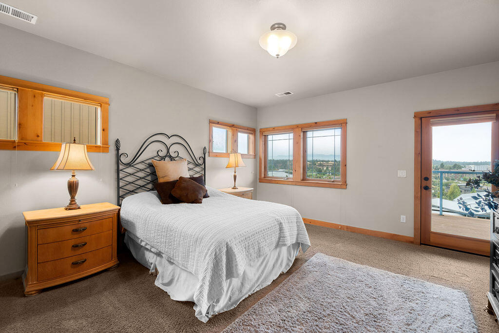 913 SW Vantage Point Way