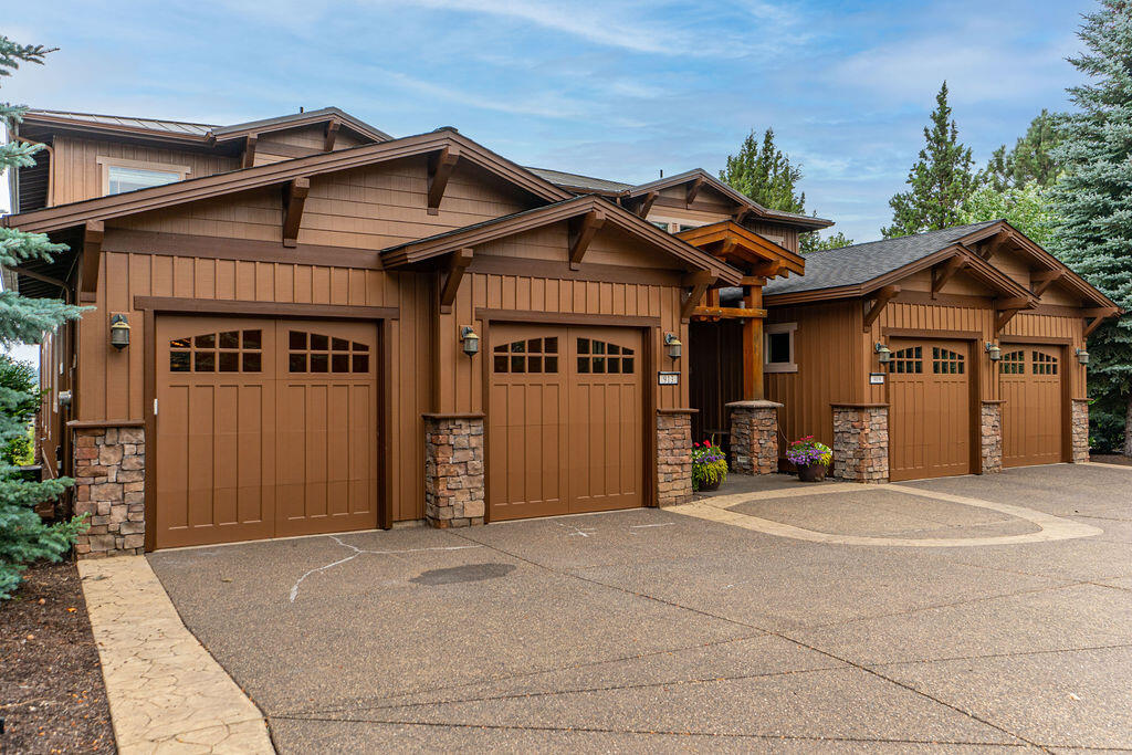 913 SW Vantage Point Way