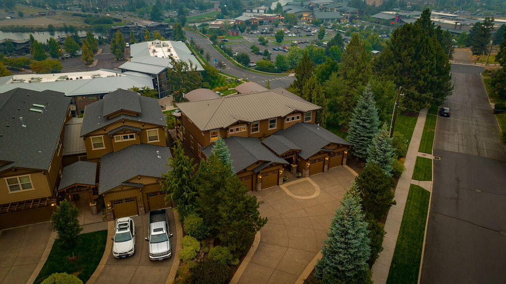 913 SW Vantage Point Way