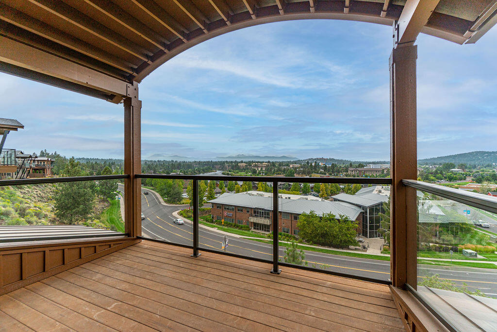 913 SW Vantage Point Way