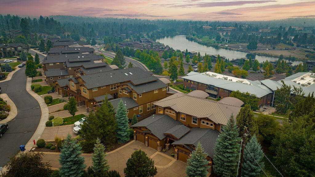 913 SW Vantage Point Way