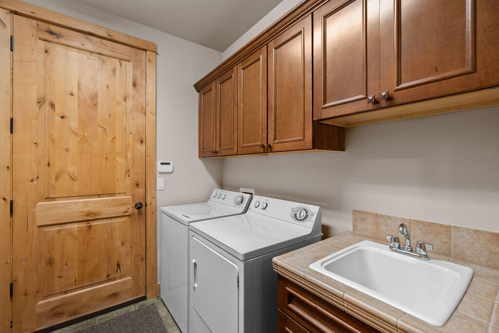 913 SW Vantage Point Way