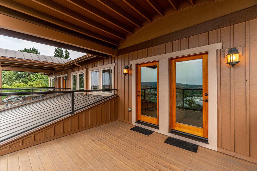 913 SW Vantage Point Way