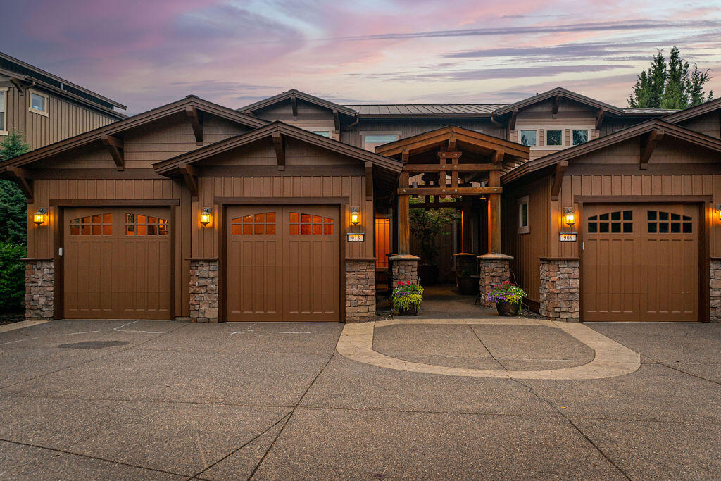 913 SW Vantage Point Way