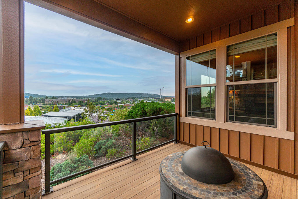 913 SW Vantage Point Way