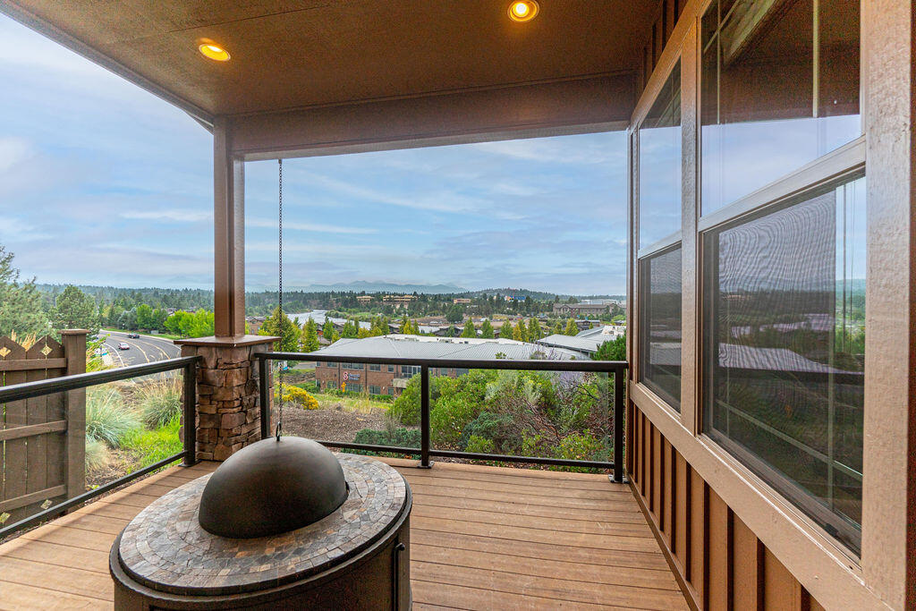 913 SW Vantage Point Way