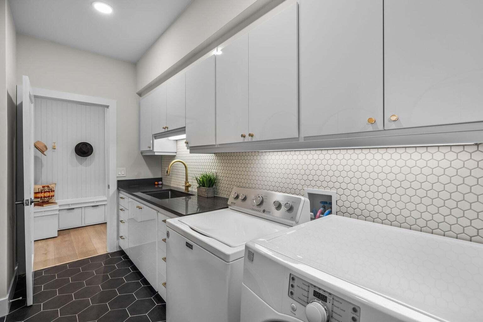 61776 Tam McArthur Loop