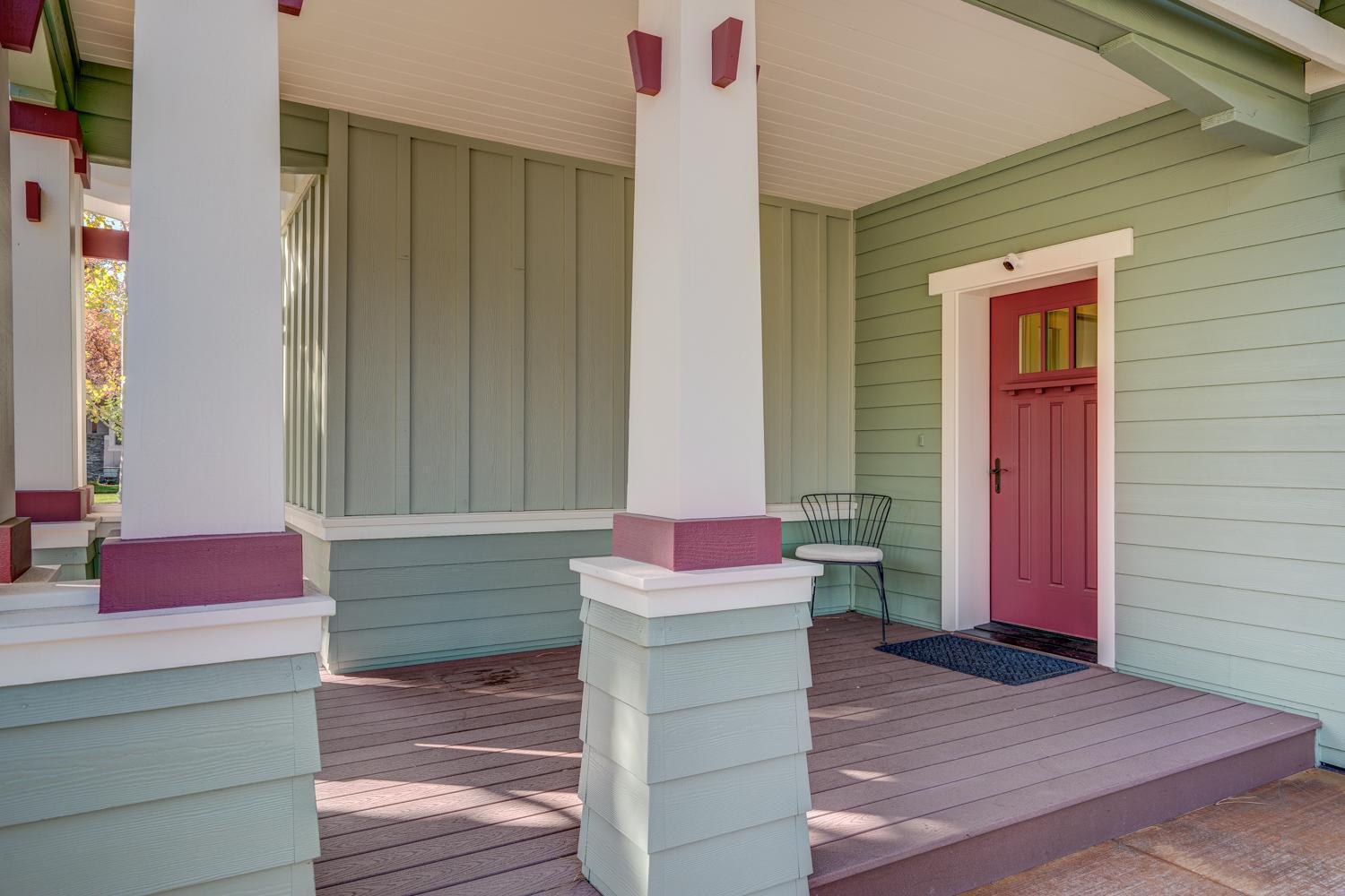 839 NW John Fremont Street