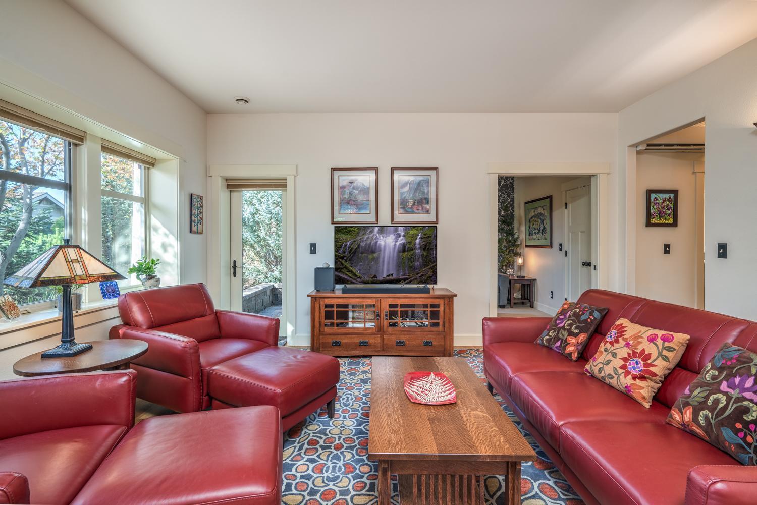 839 NW John Fremont Street