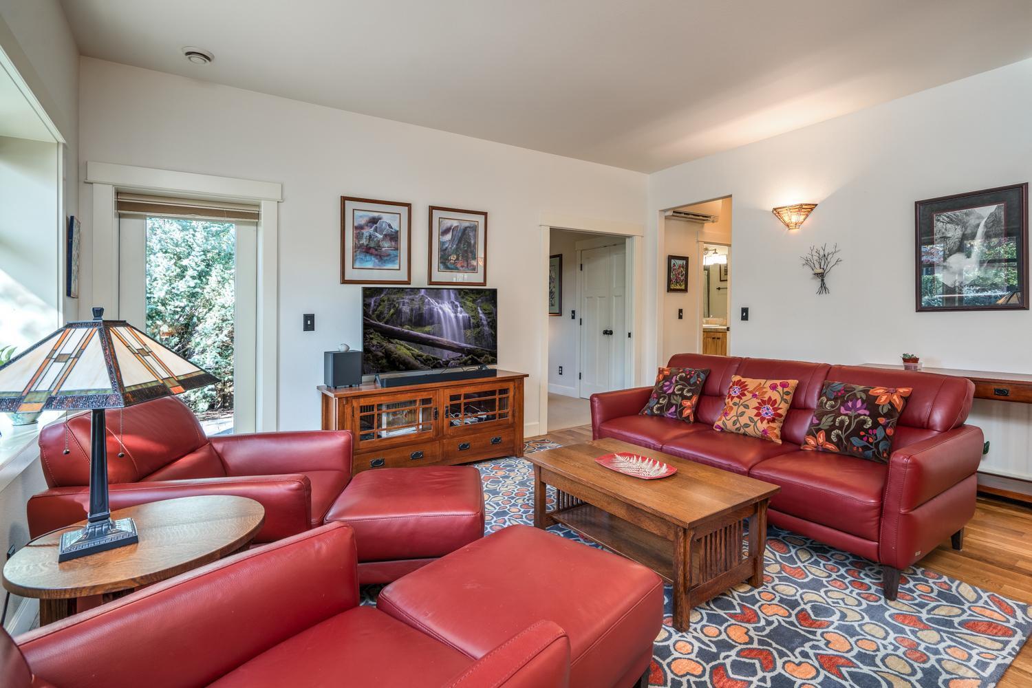 839 NW John Fremont Street