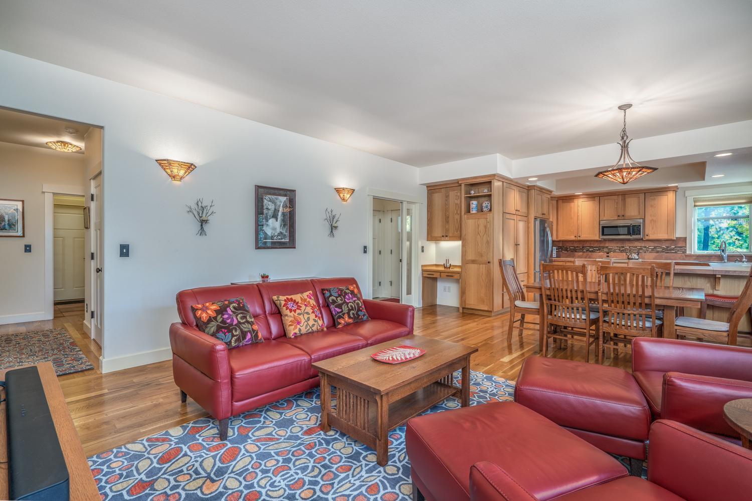 839 NW John Fremont Street