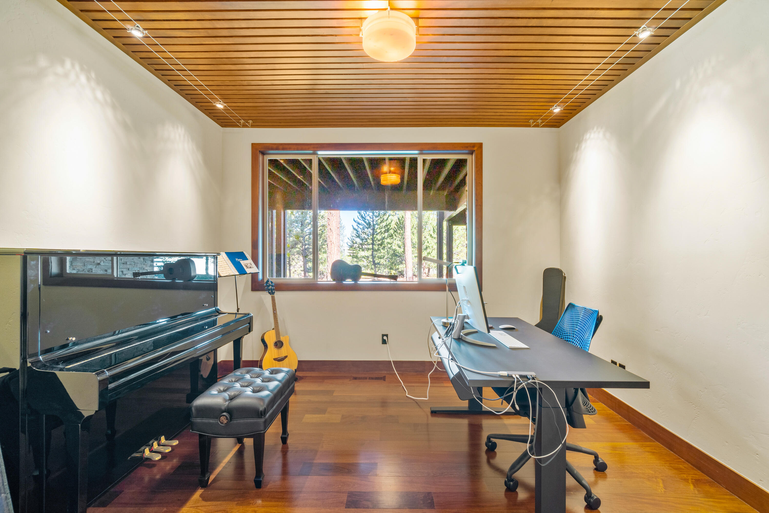 1668 NW Summit Drive