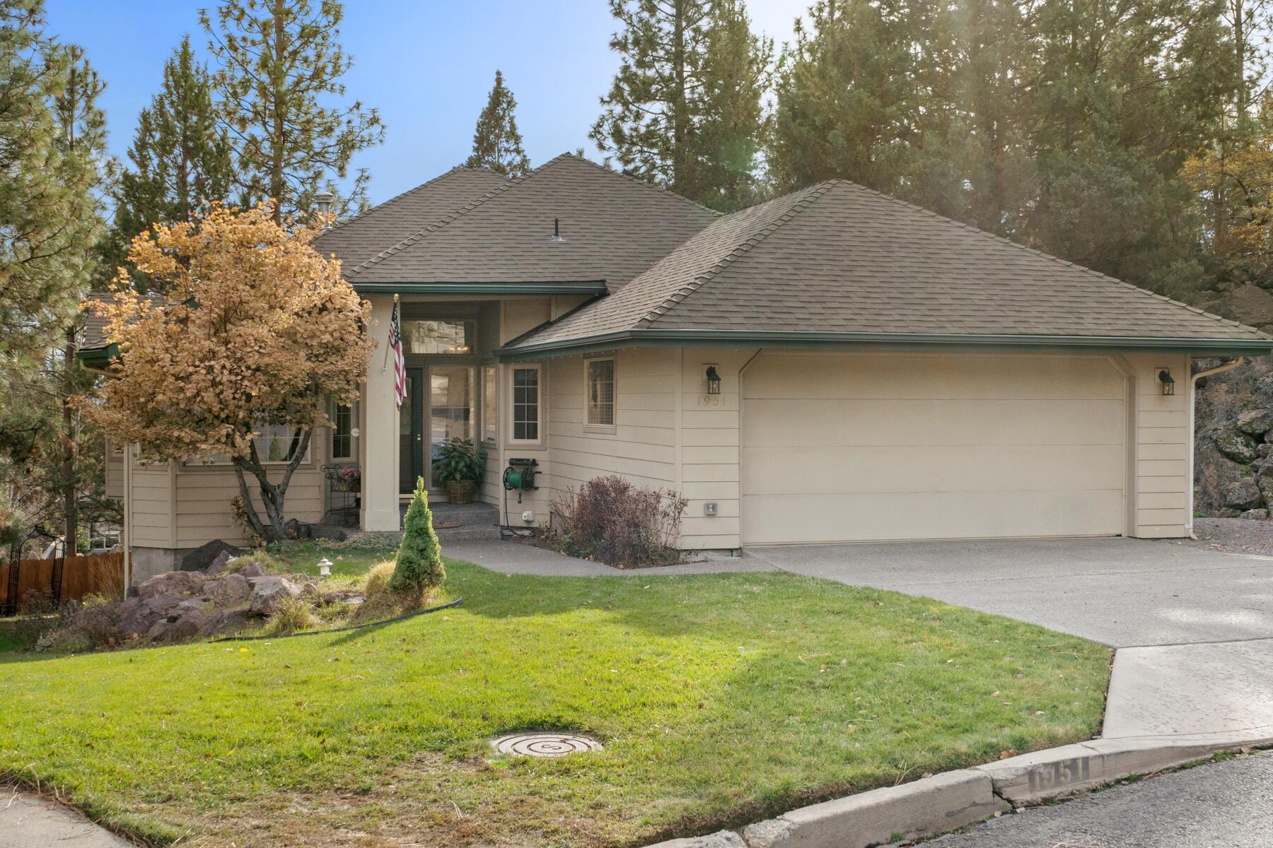 1951 SW Prestwick Place