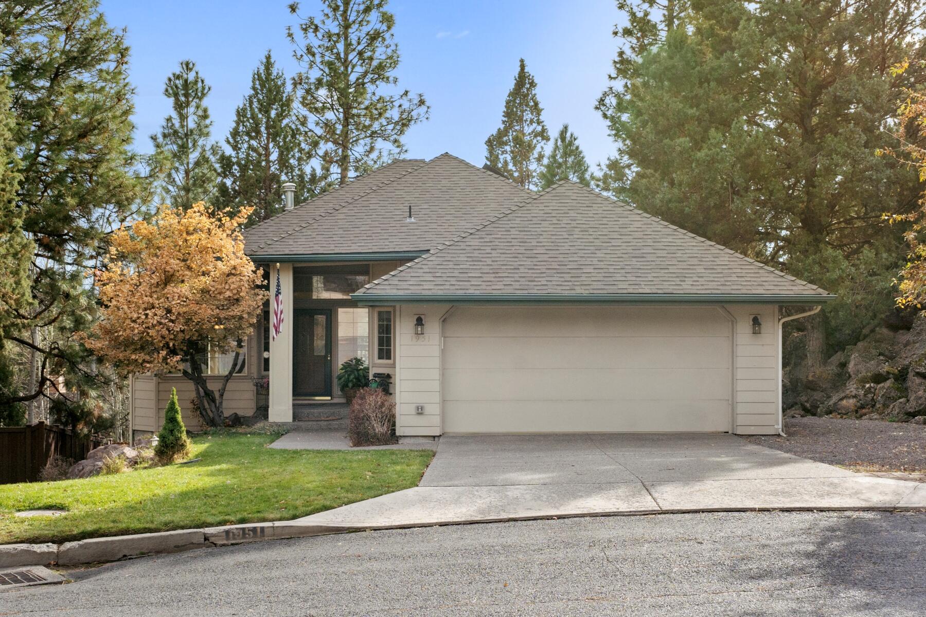 1951 SW Prestwick Place