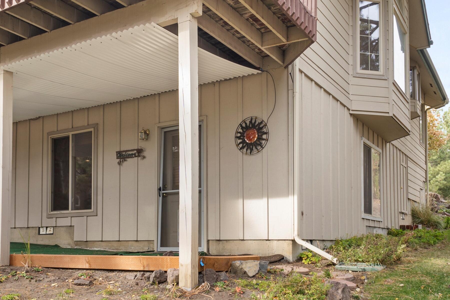 1951 SW Prestwick Place