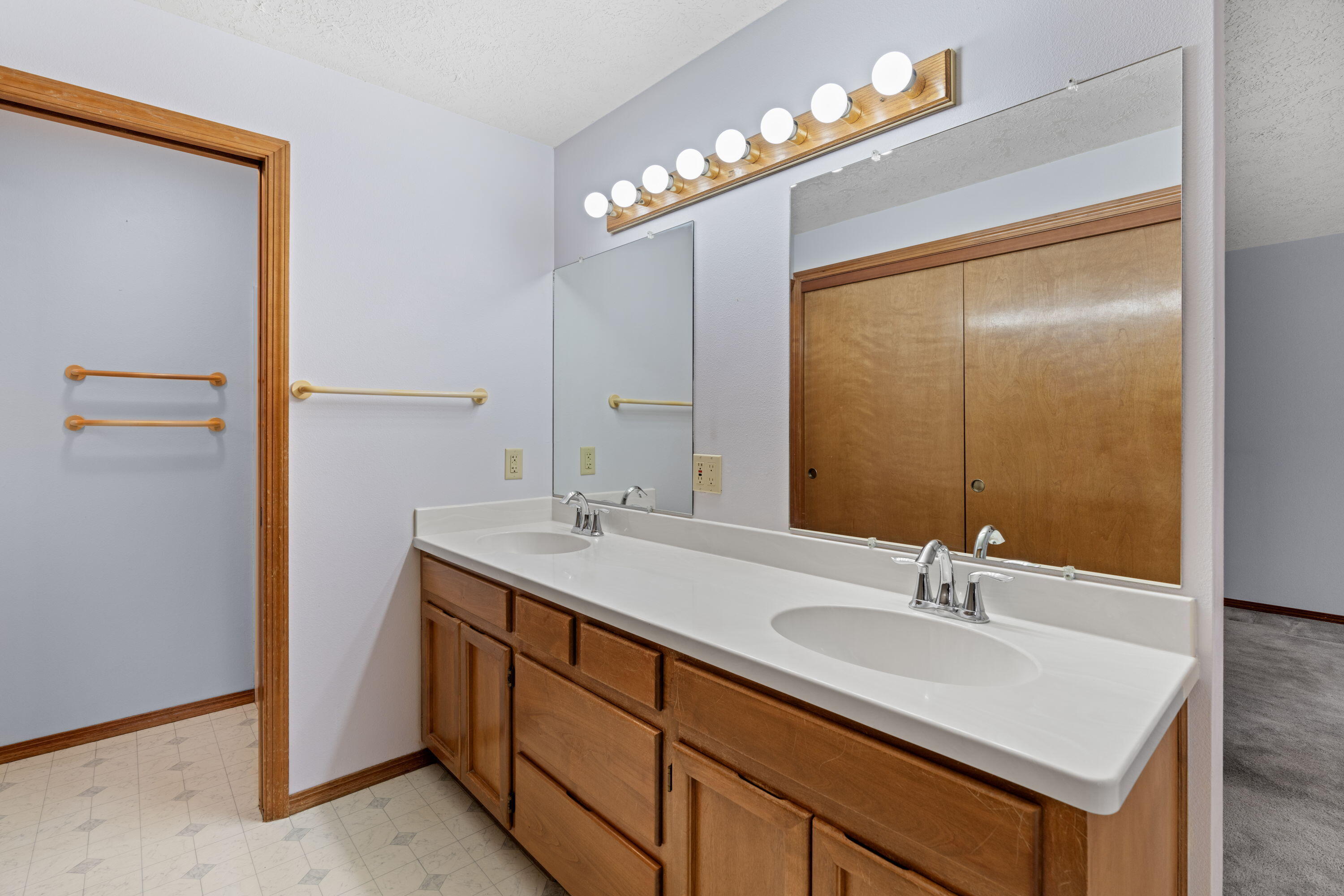 61263 King Jeroboam Avenue