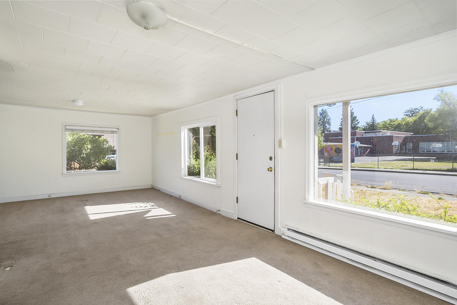 415 NW Broadway Street