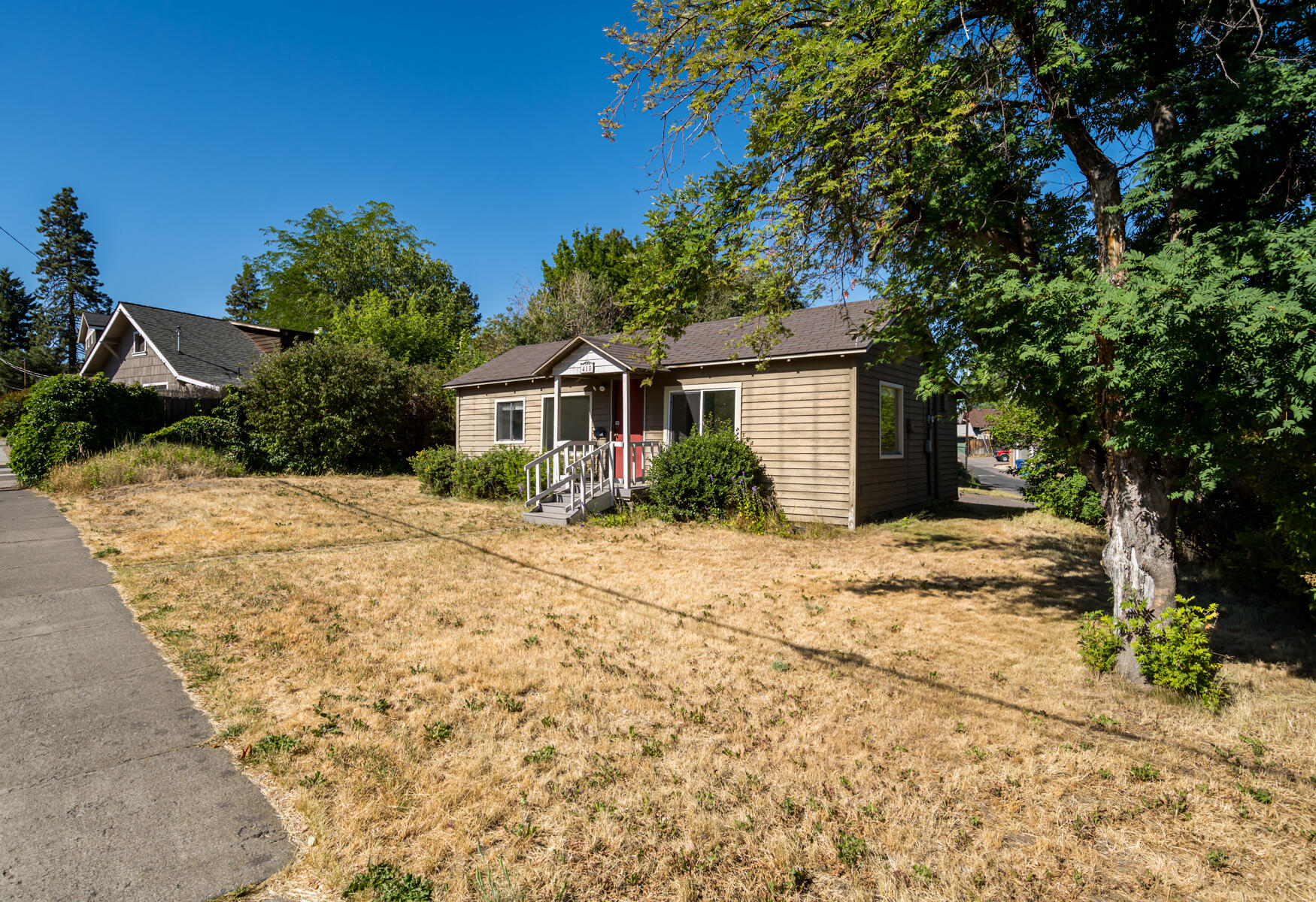 415 NW Broadway Street