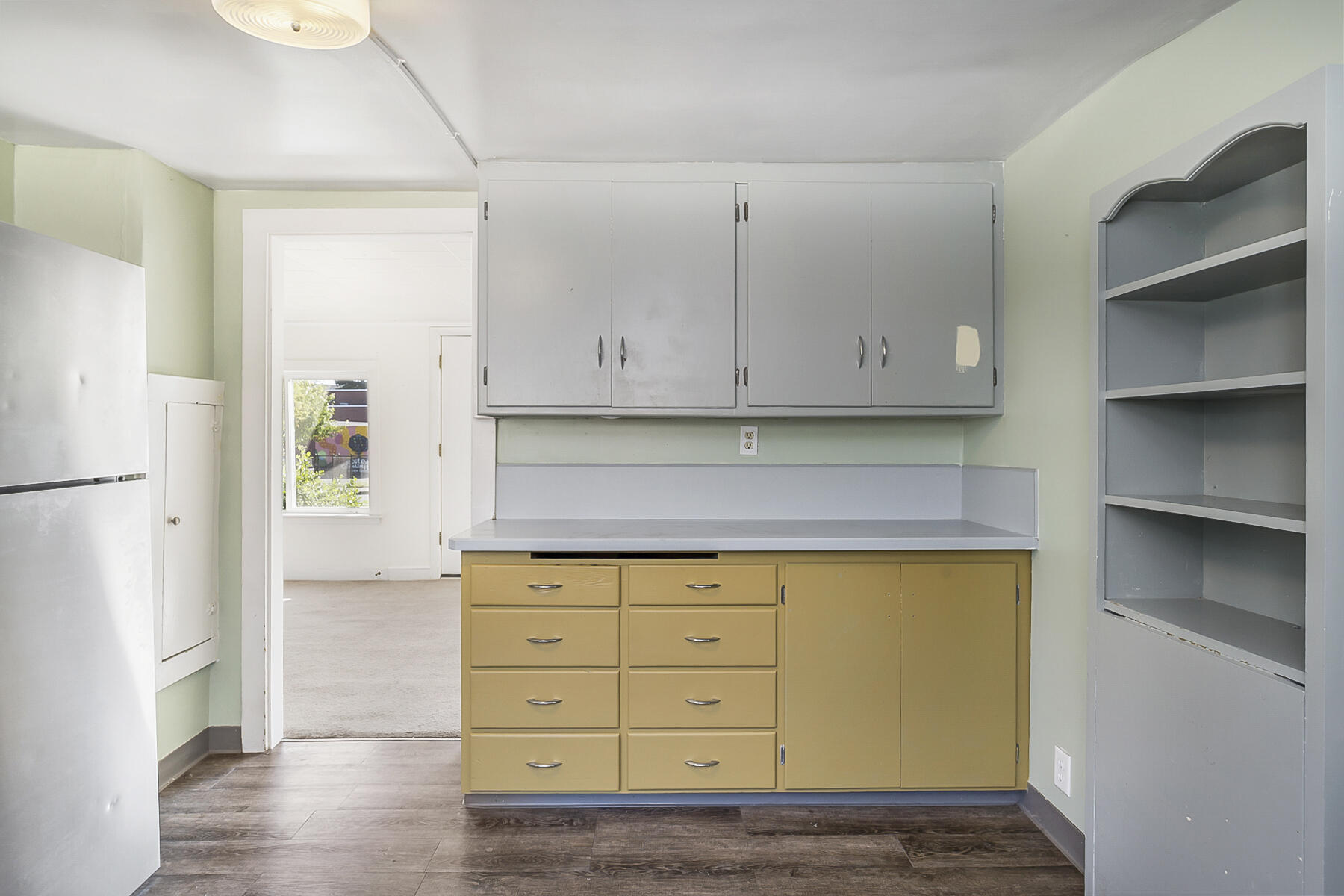 415 NW Broadway Street