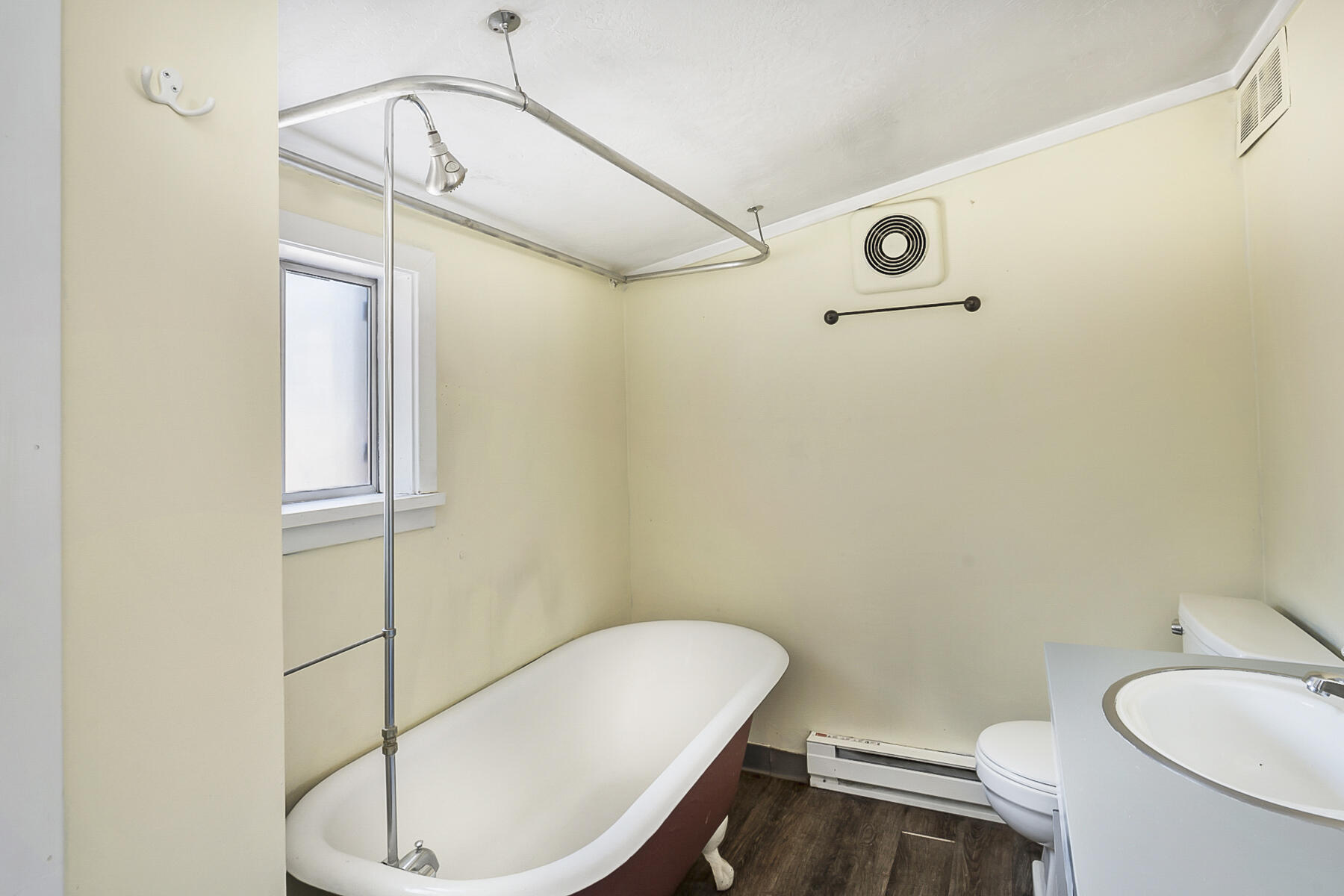 415 NW Broadway Street