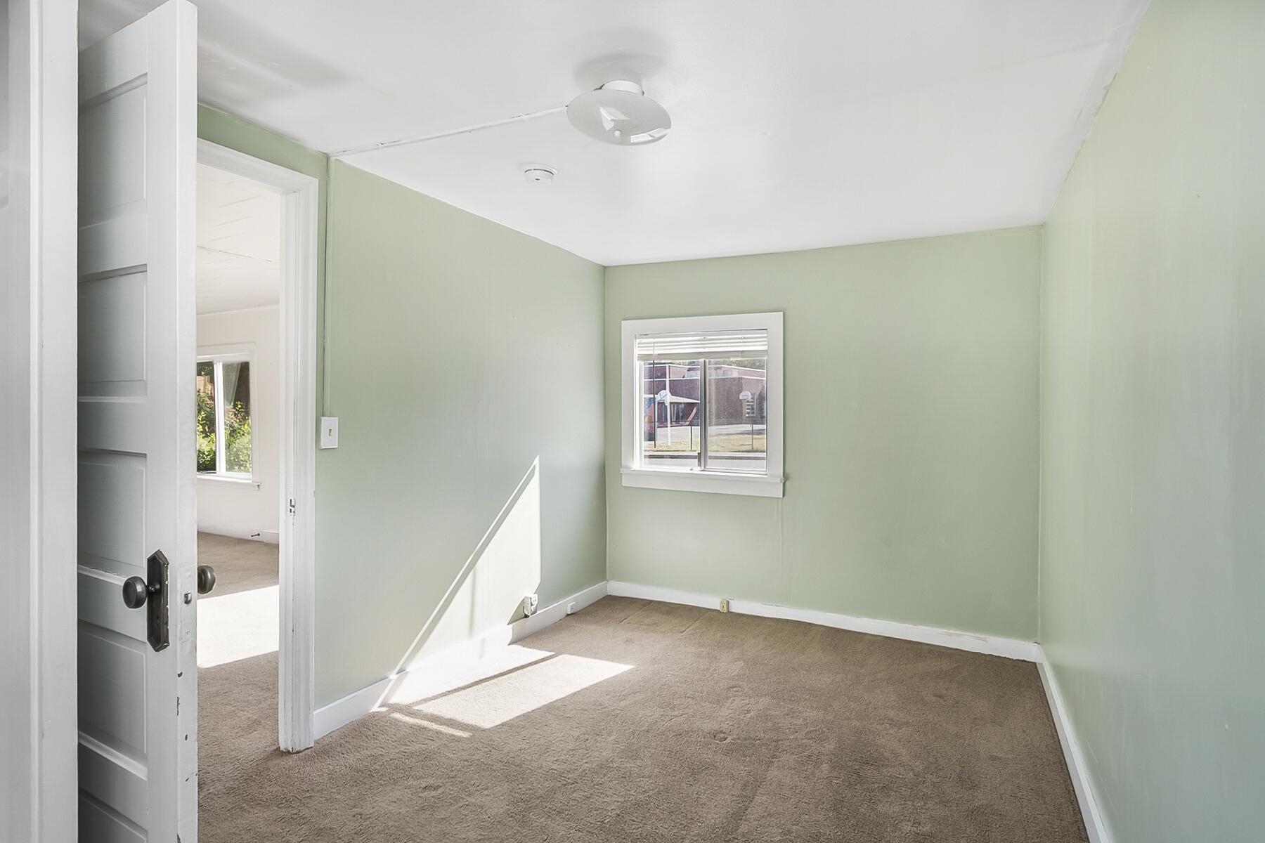 415 NW Broadway Street