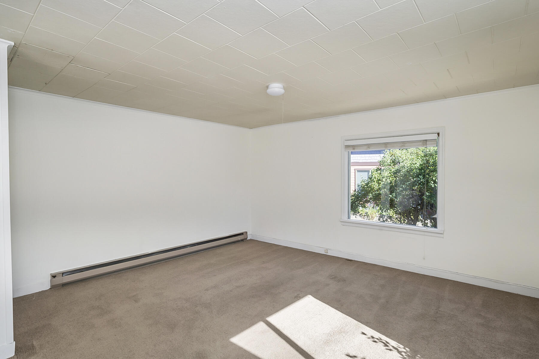 415 NW Broadway Street