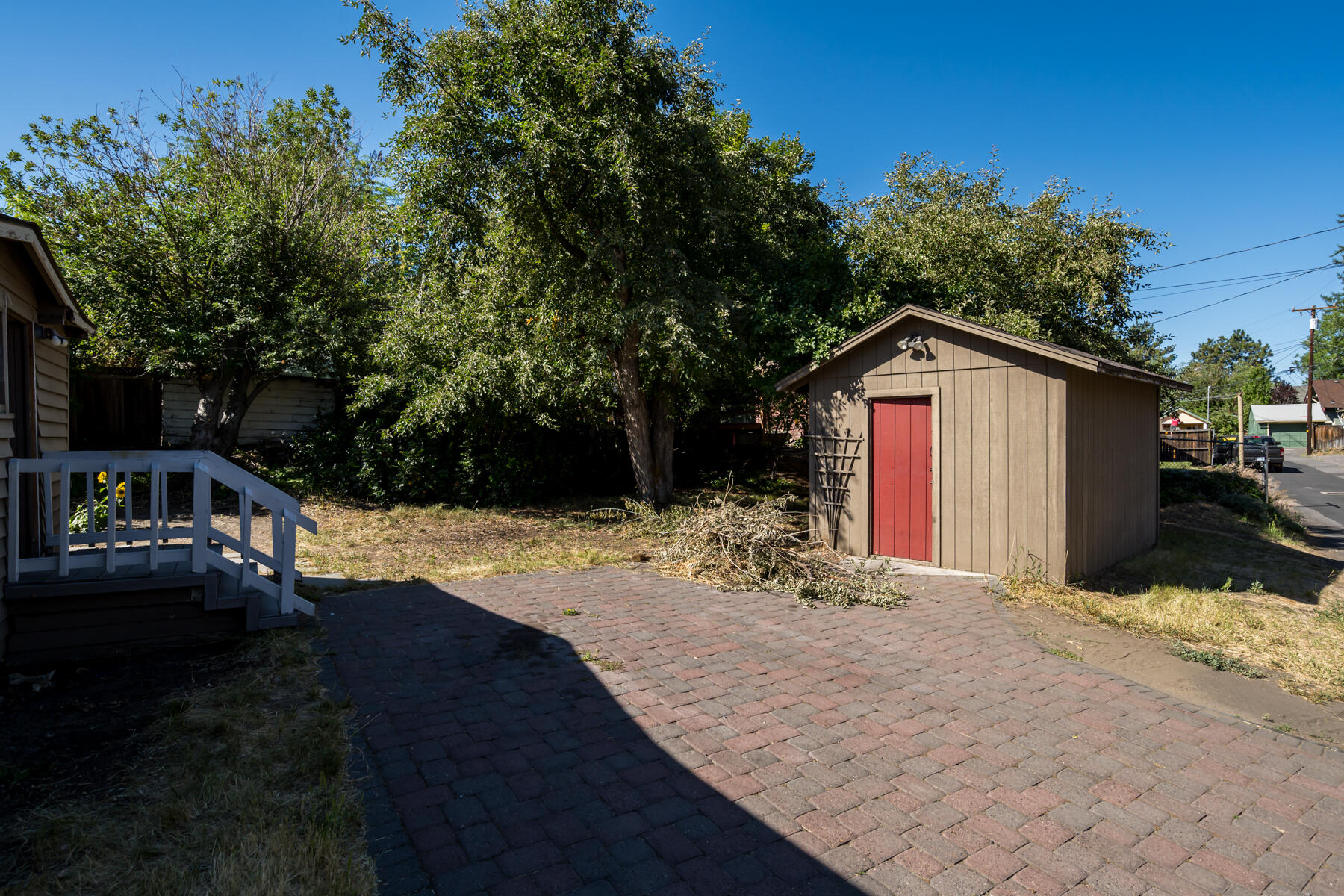 415 NW Broadway Street