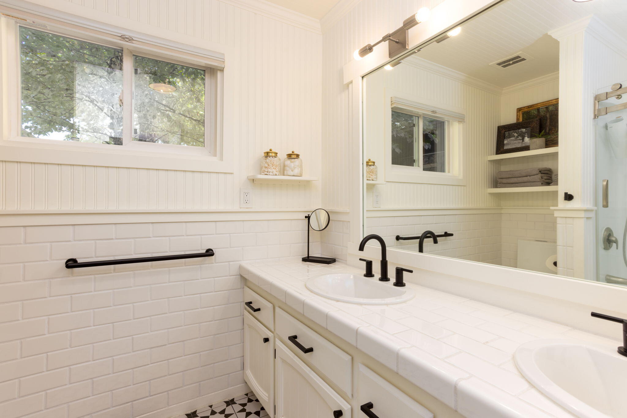 1199 SW Canyon Drive