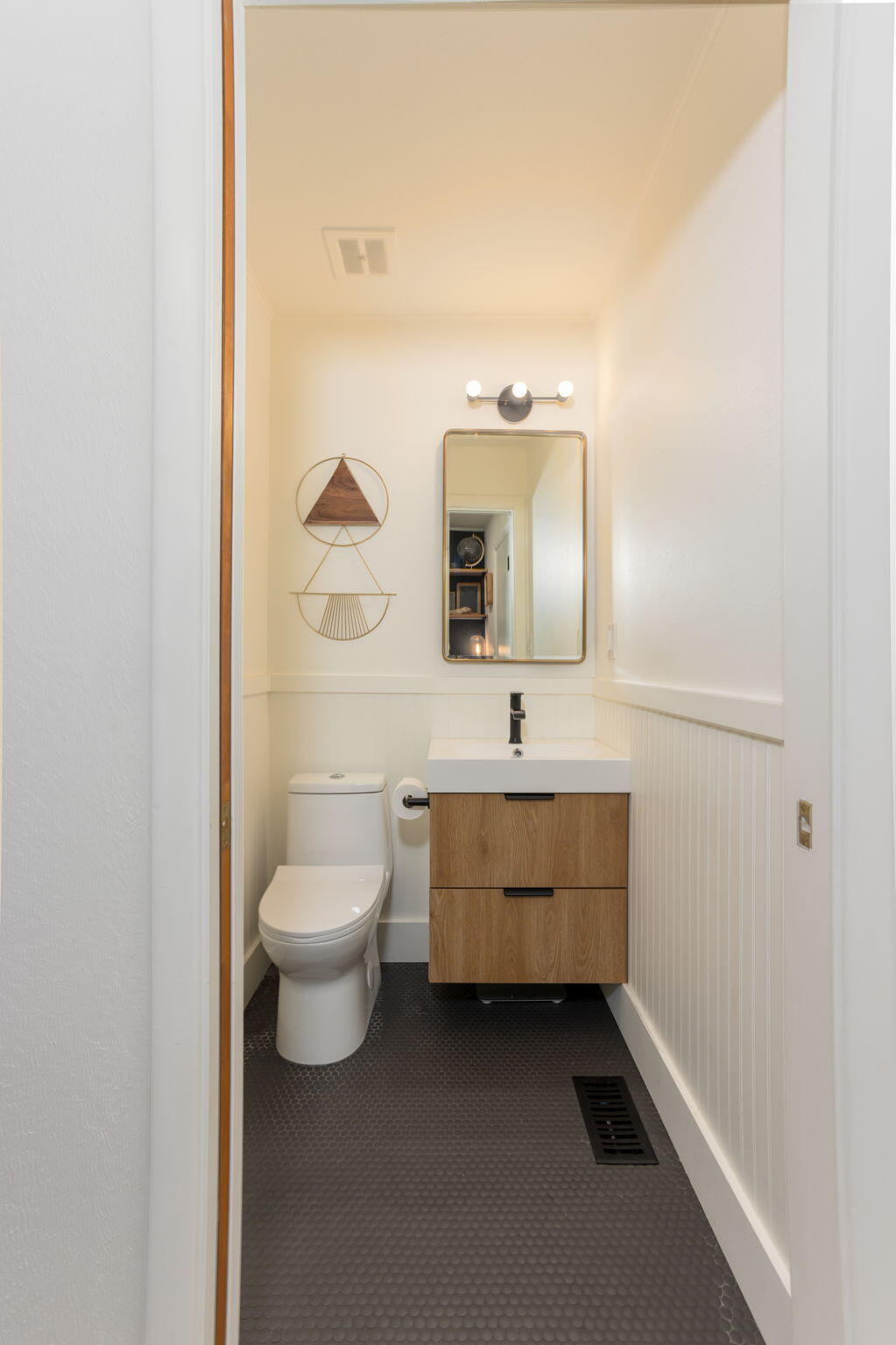 1199 SW Canyon Drive