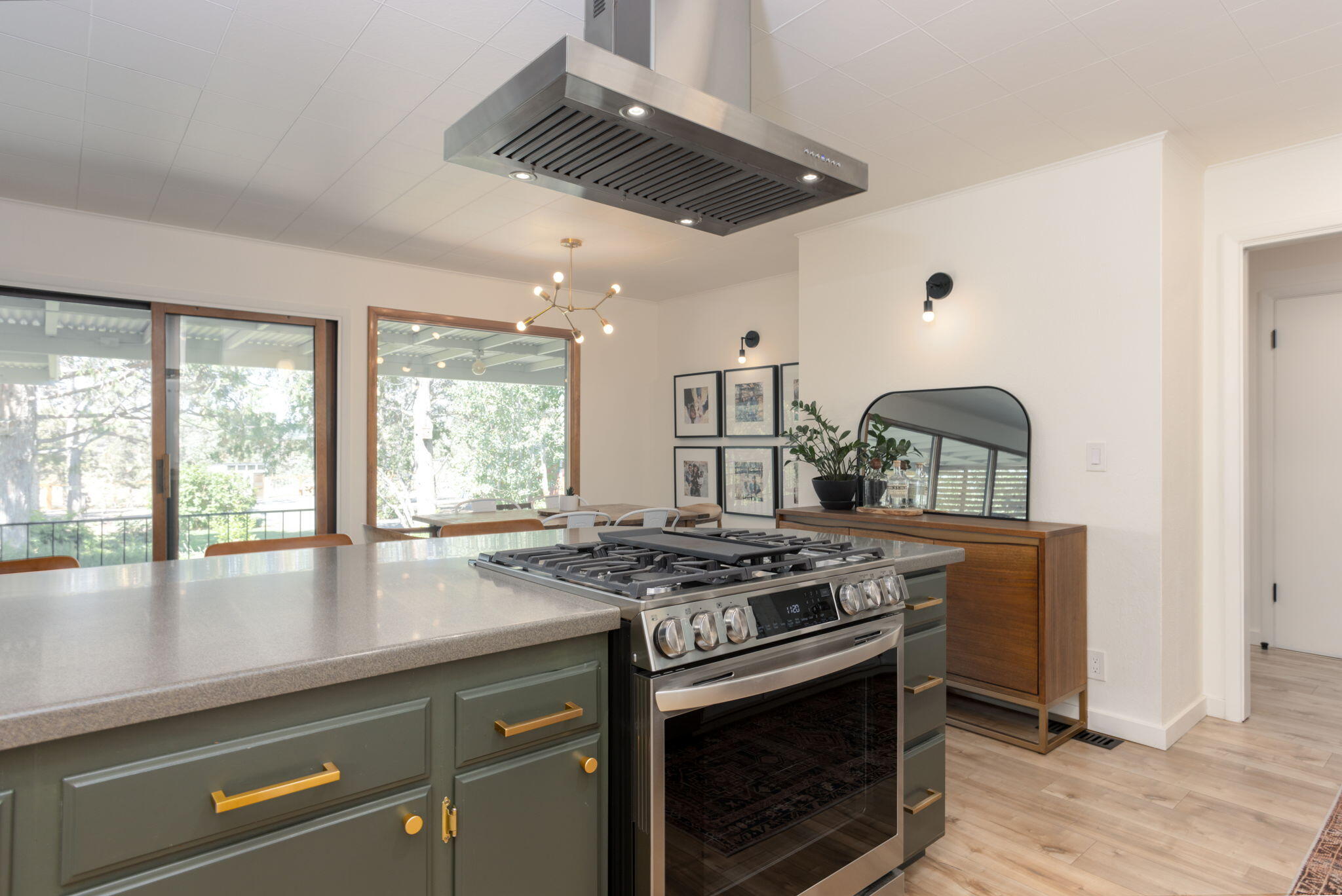 1199 SW Canyon Drive