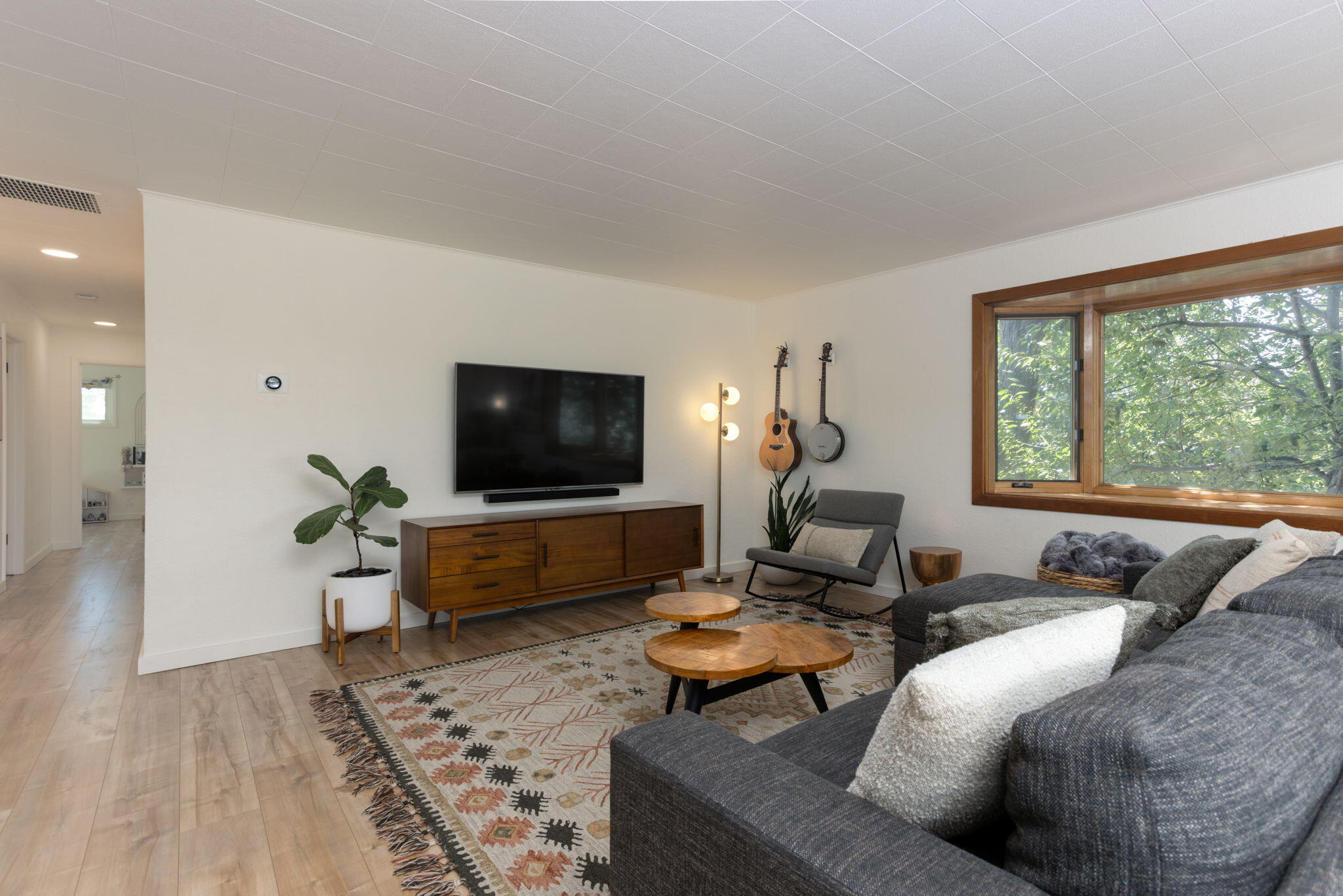 1199 SW Canyon Drive