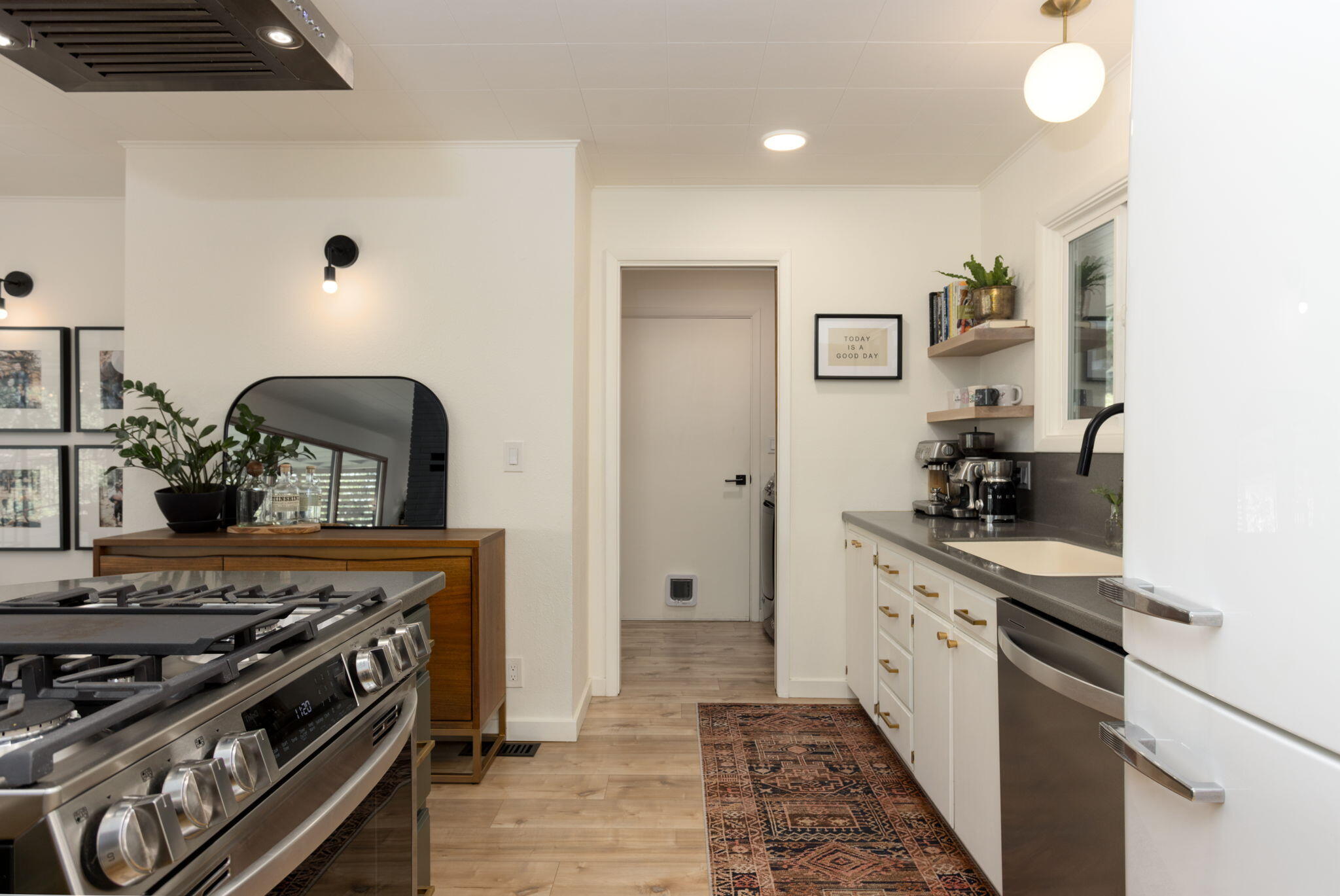 1199 SW Canyon Drive