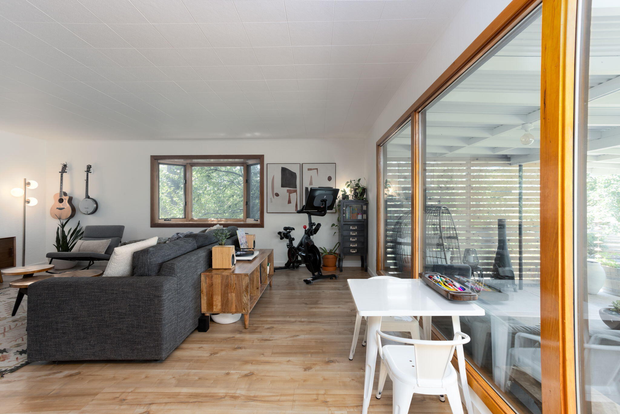 1199 SW Canyon Drive