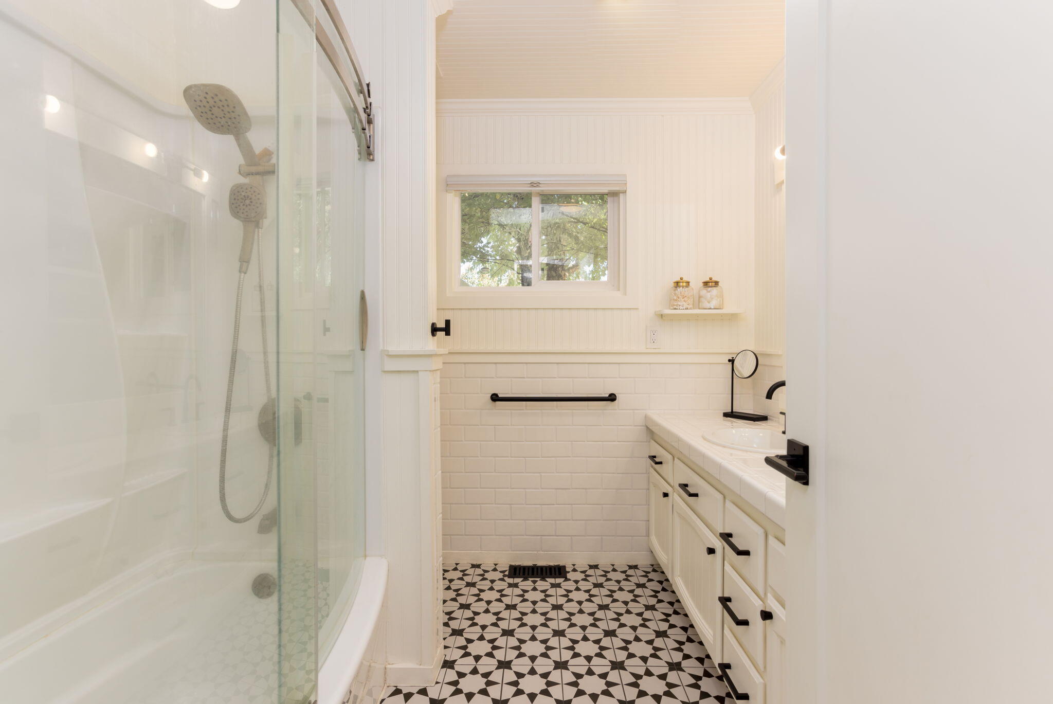 1199 SW Canyon Drive