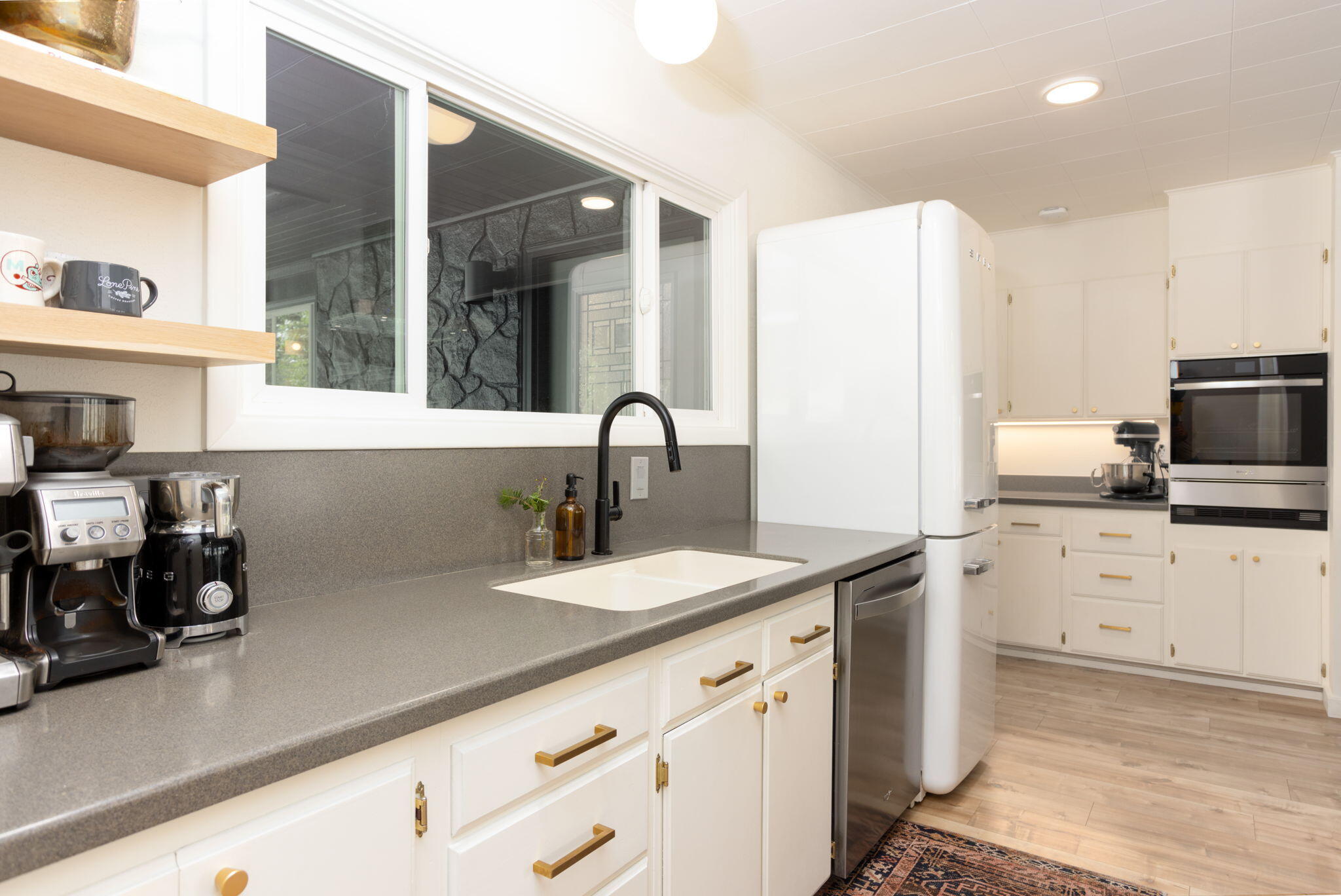 1199 SW Canyon Drive