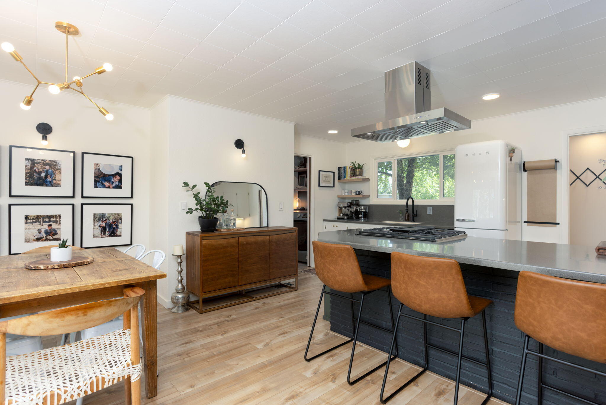 1199 SW Canyon Drive