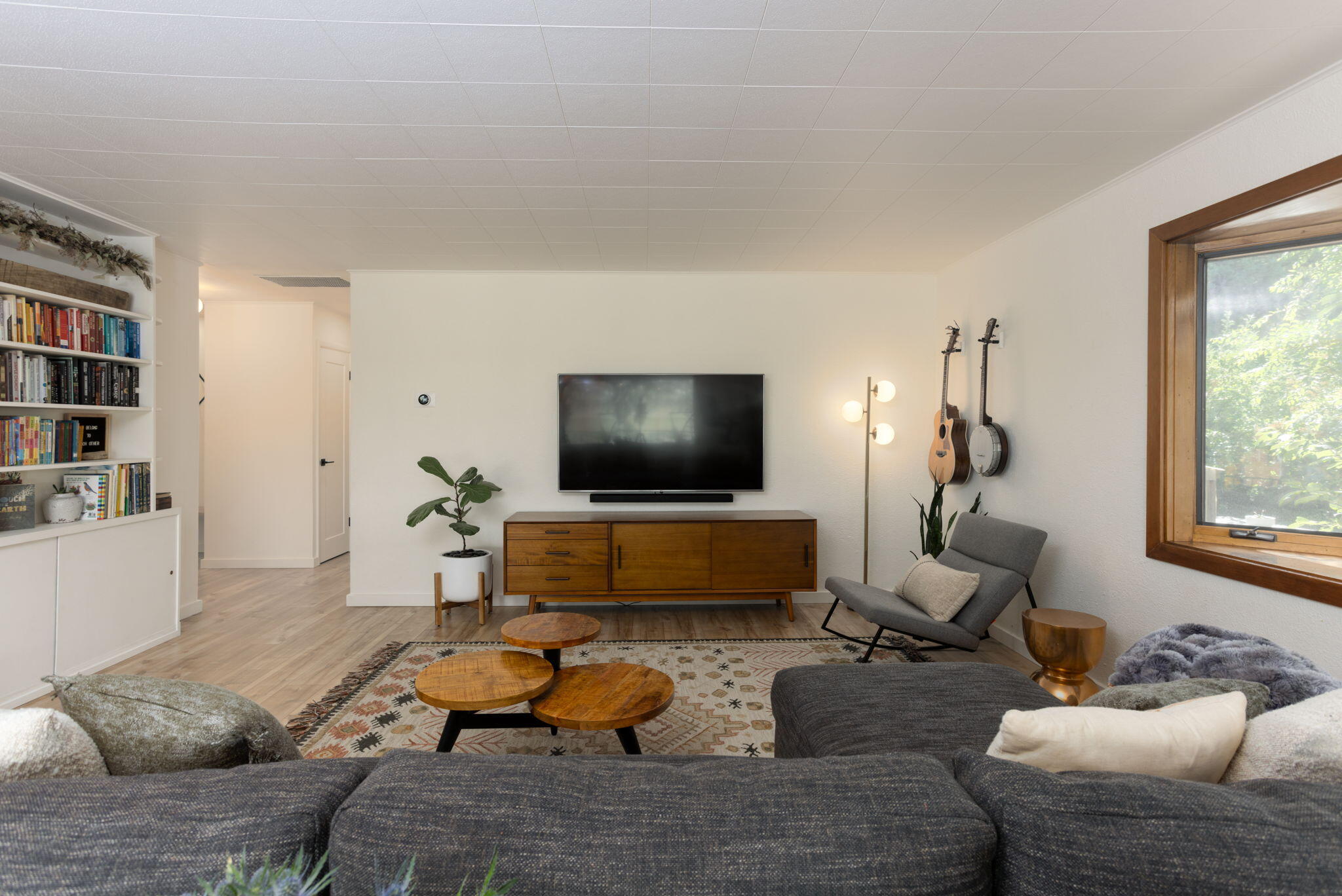 1199 SW Canyon Drive