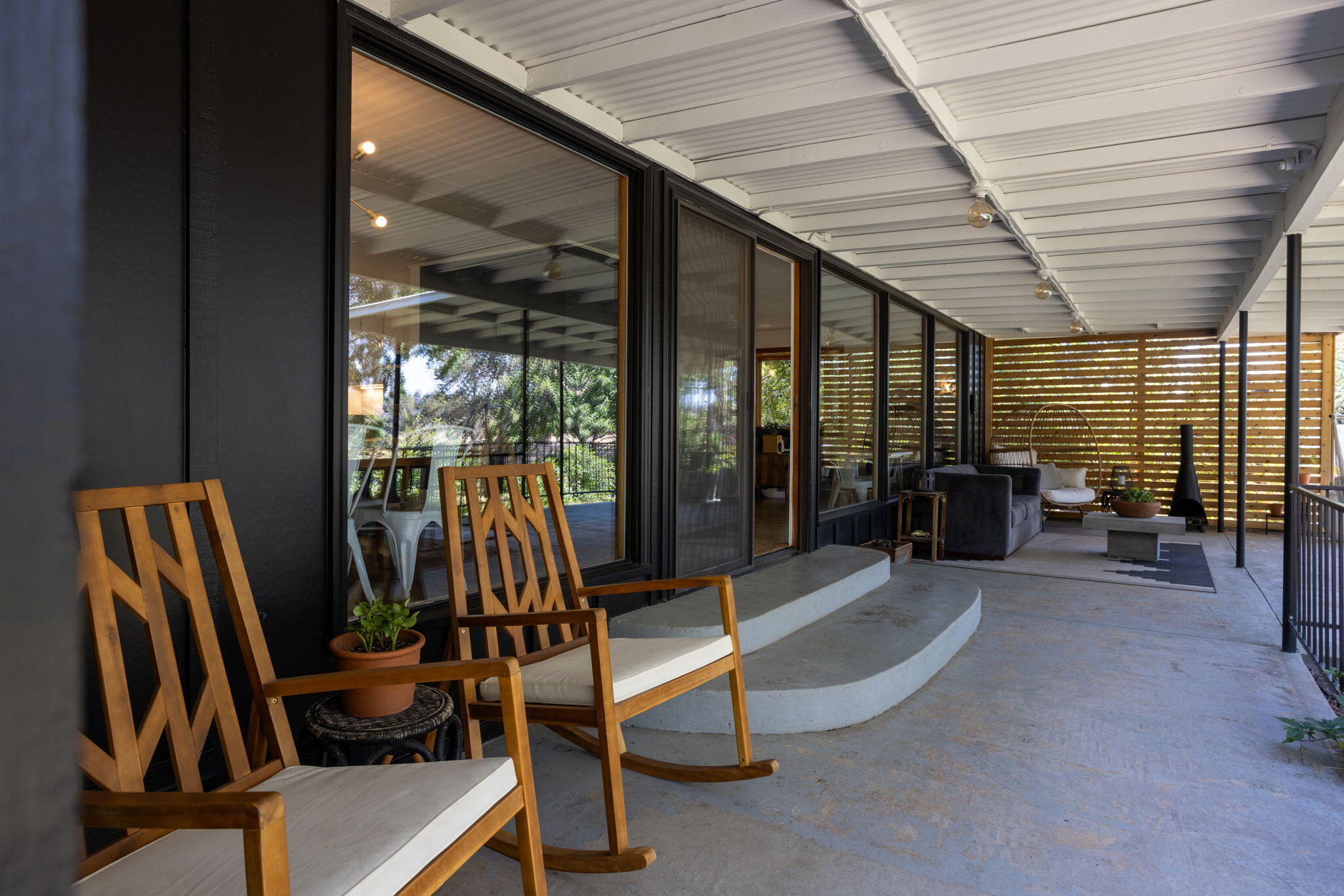 1199 SW Canyon Drive